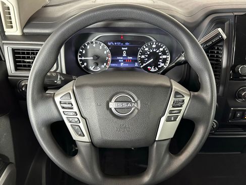 Used 2023 Nissan Titan SV image 11