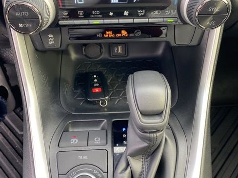 Used 2025 Toyota RAV4 XLE image 17