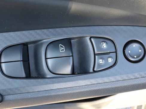 Used 2025 Nissan Altima 2.5 SV FWD image 14