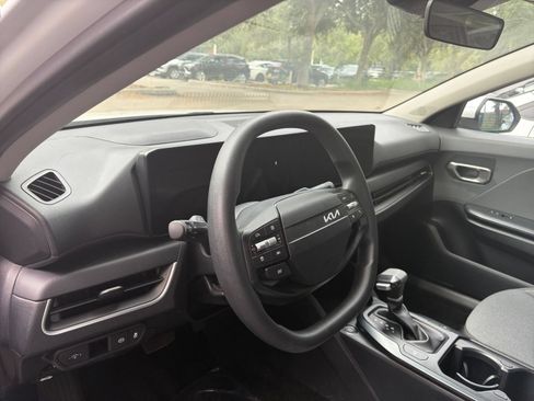 Used 2025 Kia K4 FWD image 33