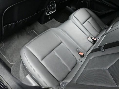 Used 2022 Porsche Macan image 15