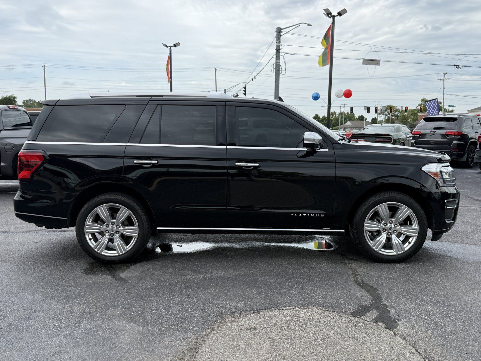 Used 2023 Ford Expedition Platinum AWD/4WD image 9