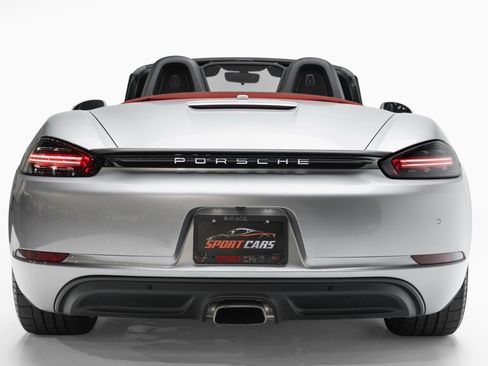 Used 2018 Porsche 718 Boxster image 9
