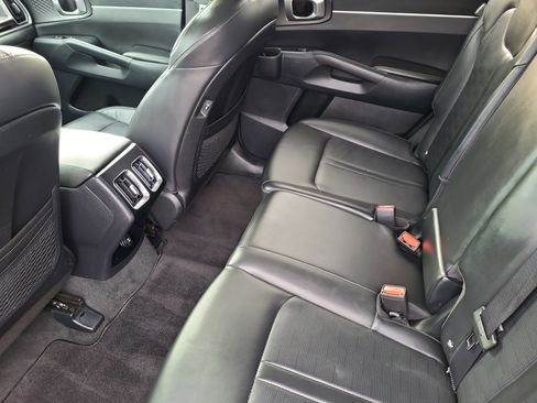 Used 2024 Kia Sorento S image 10
