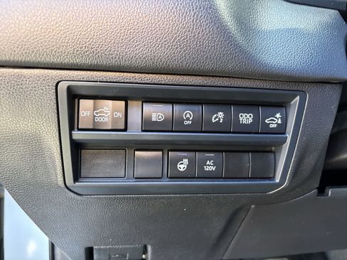 Used 2025 Toyota Tundra Limited AWD/4WD image 9