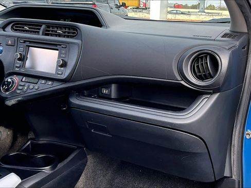 Used 2013 Toyota Prius C One image 18