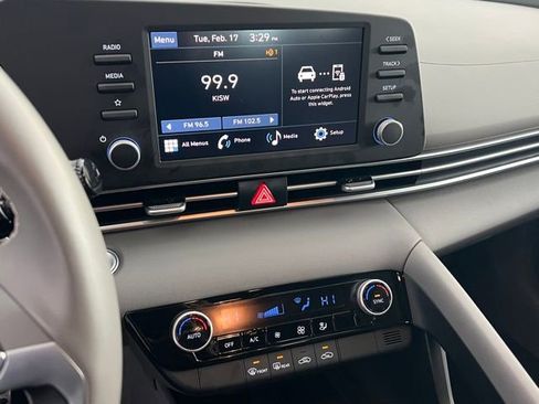 Certified 2025 Hyundai Elantra Sport image 19