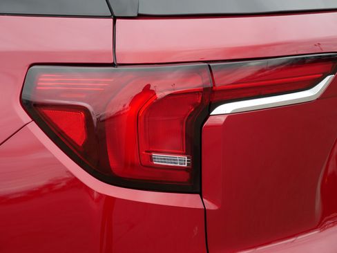 Used 2025 GMC Terrain Elevation w/ Elevation Premium Package image 17