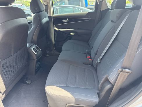 Used 2018 Kia Sorento AWD image 16