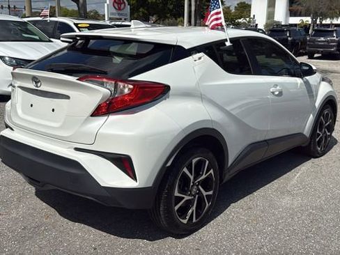 Used 2021 Toyota C-HR XLE image 9