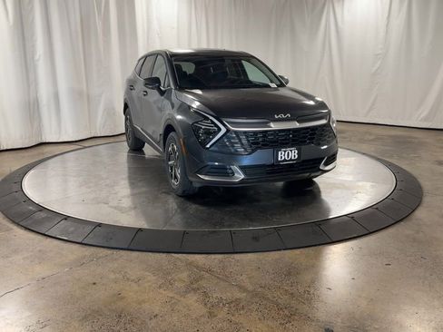 Certified 2025 Kia Sportage LX image 3