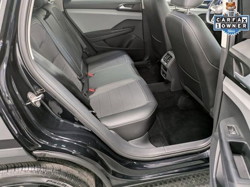 Used 2022 Volkswagen Taos SE w/ Panoramic Sunroof Package AWD/4WD image 28