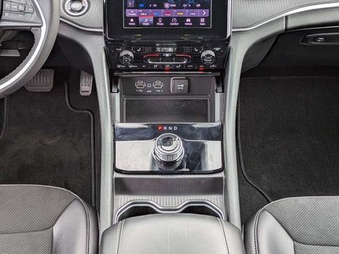 Used 2025 Jeep Grand Cherokee L Laredo RWD image 20