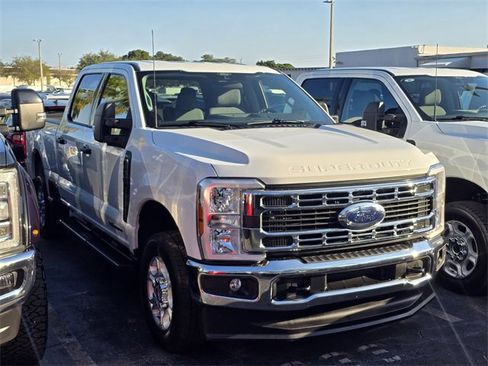 Used 2025 Ford F250 XLT image 2