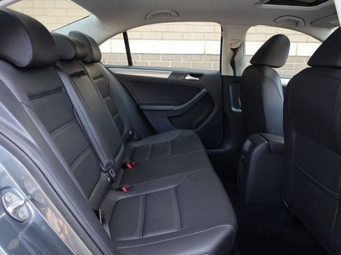 Used 2017 Volkswagen Jetta SE FWD image 23