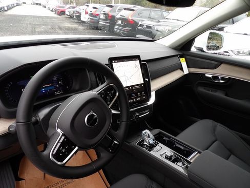 New 2026 Volvo XC90 T8 Plus image 13