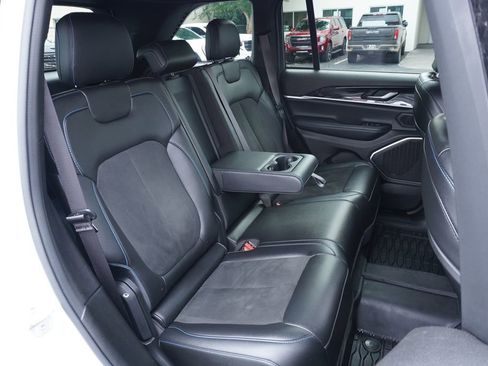 Used 2022 Jeep Grand Cherokee Trailhawk image 9