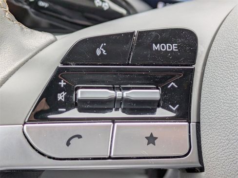 Used 2025 Hyundai Elantra SEL image 26