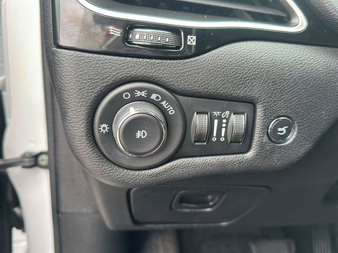 Used 2020 Jeep Cherokee Latitude Plus AWD/4WD image 10