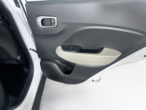 Used 2025 Hyundai Venue SEL FWD image 27
