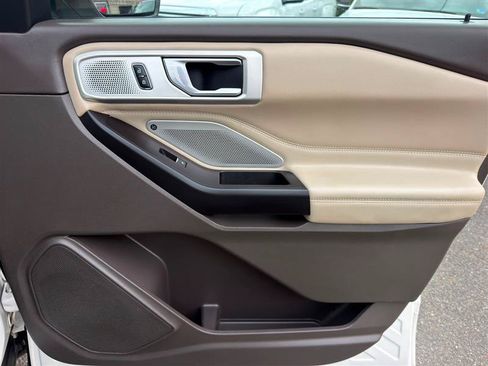 Used 2020 Ford Explorer Platinum w/ Premium Technology Package AWD/4WD image 27