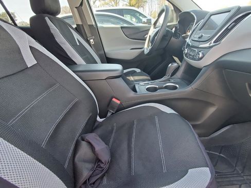 Used 2021 Chevrolet Equinox LS w/ LS Convenience Package image 4