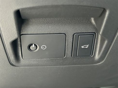 Used 2025 Land Rover Range Rover Velar Dynamic SE image 27