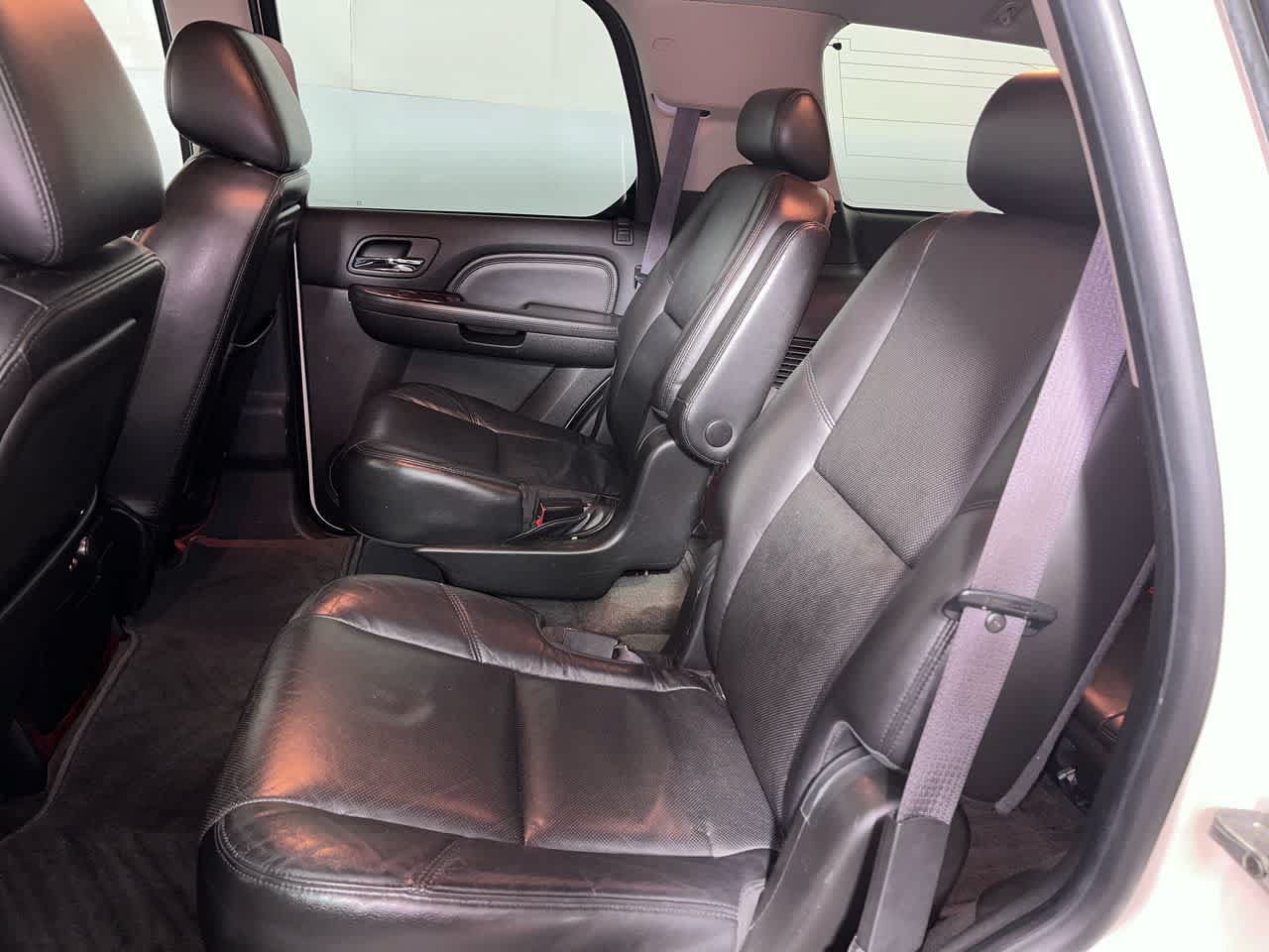 Used 2010 Cadillac Escalade AWD image 28