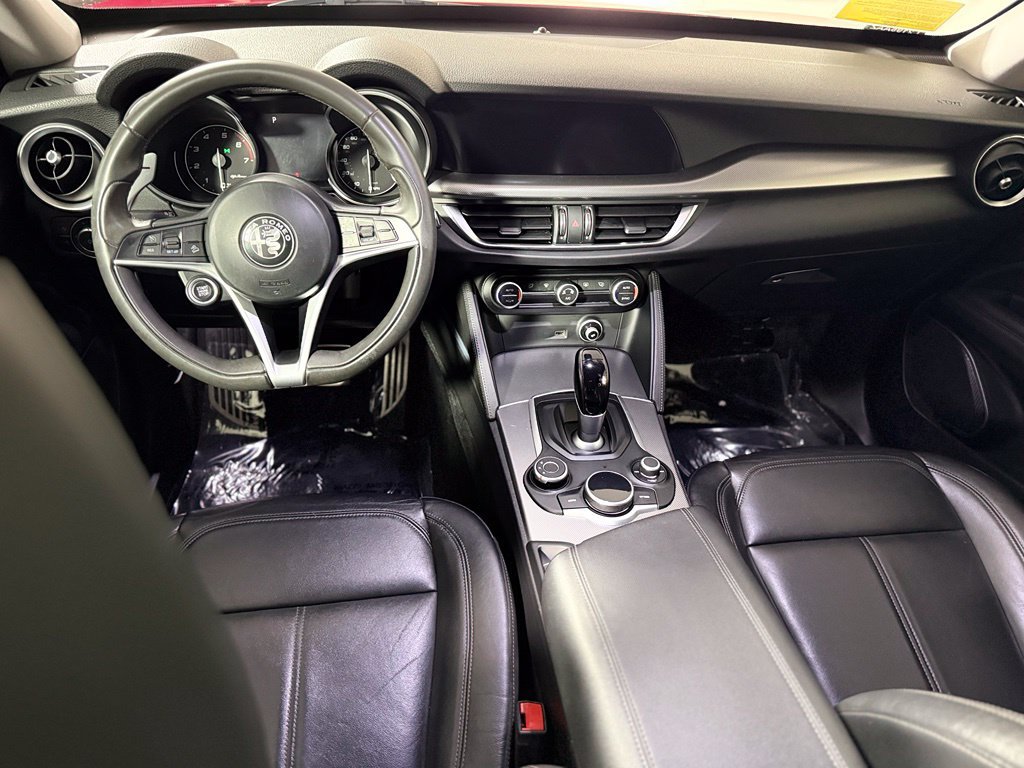 Used 2018 Alfa Romeo Stelvio Sport w/ Quick Order Package 22J Sport AWD/4WD image 11