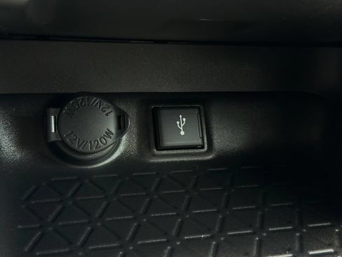 Used 2021 Toyota RAV4 LE AWD/4WD image 23