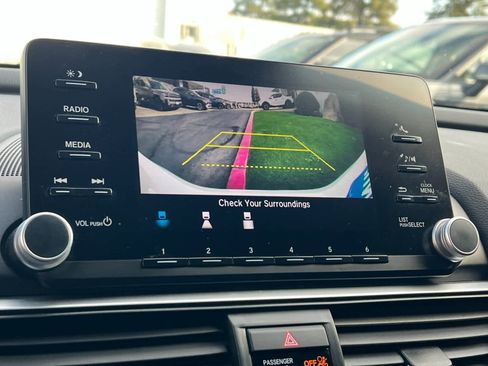 Used 2019 Honda Accord LX image 18