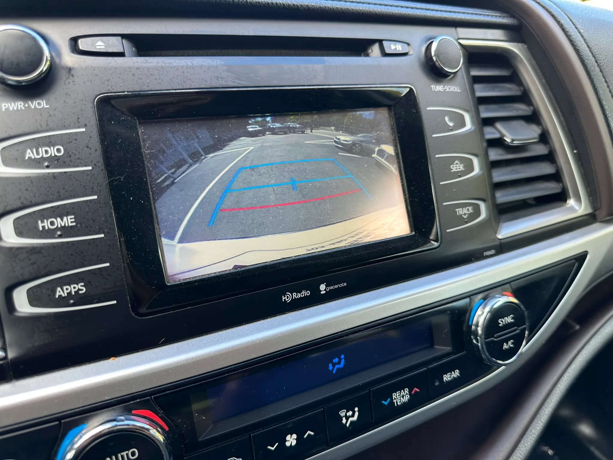 Used 2015 Toyota Highlander Plus AWD/4WD image 23