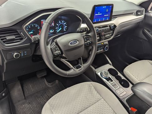 Used 2022 Ford Escape SE w/ Cold Weather Package image 3