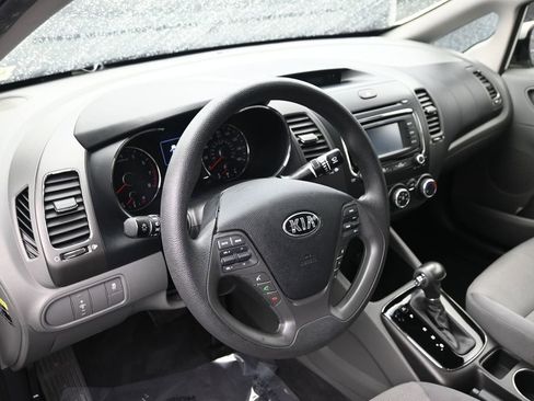 Used 2018 Kia Forte LX w/ LX Rear Camera Package image 9