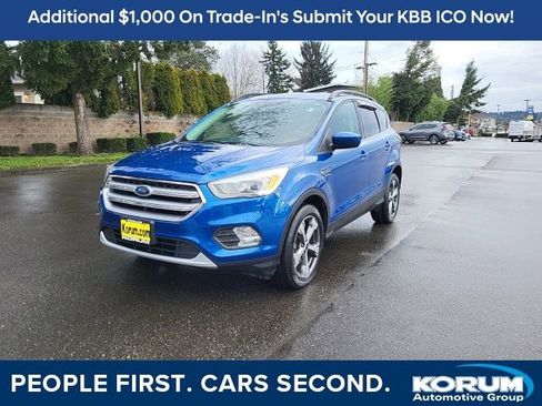 Used 2017 Ford Escape SE w/ Equipment Group 201A image 1