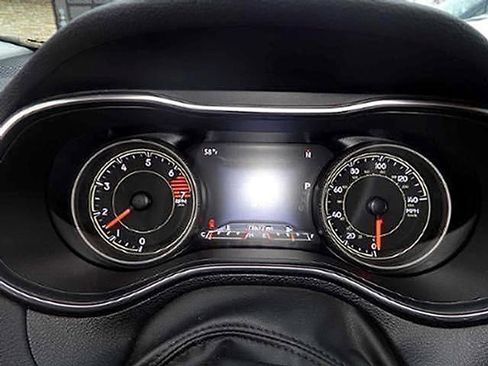 Used 2023 Jeep Cherokee Altitude Lux image 17