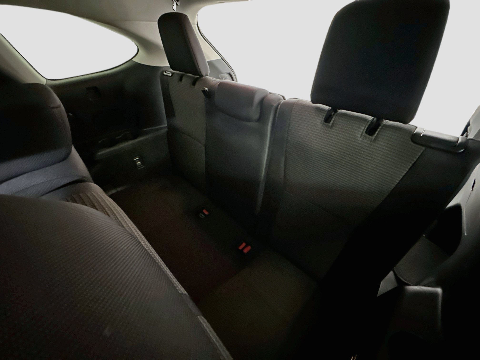 Used 2025 Toyota Highlander LE AWD/4WD image 37