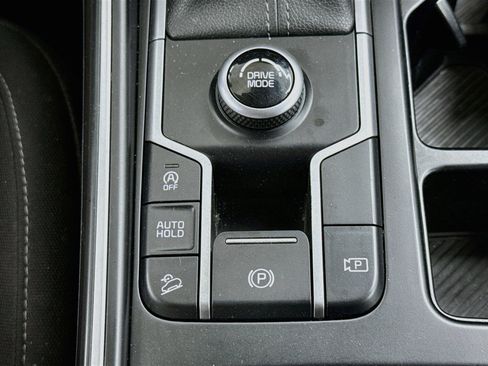 Used 2024 Kia Sorento LX FWD image 25