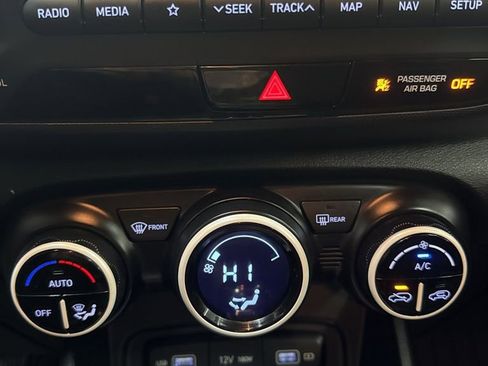 Used 2022 Hyundai Venue Limited image 22