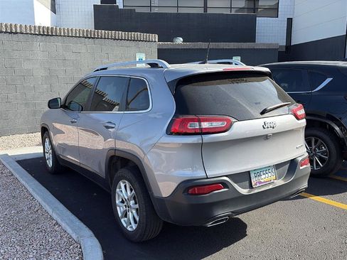 Used 2018 Jeep Cherokee Latitude Plus w/ Comfort/Convenience Group image 3