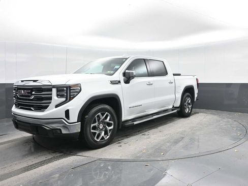 Used 2023 GMC Sierra 1500 SLT w/ SLT Premium Package image 4