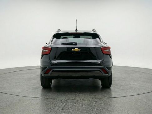 Used 2025 Chevrolet Trax LT w/ LT Convenience Package image 7