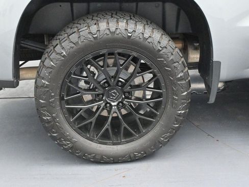 Used 2025 Chevrolet Silverado 1500 LT AWD/4WD image 34