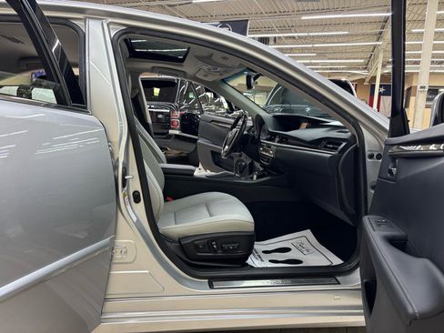 Used 2014 Lexus ES 350 w/ Luxury Package FWD image 13