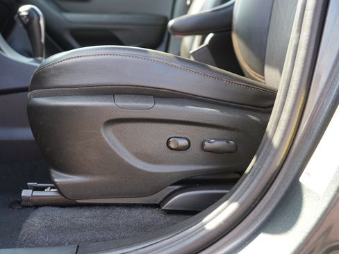 Used 2019 Chevrolet Trax LT w/ LT Convenience Package FWD image 15