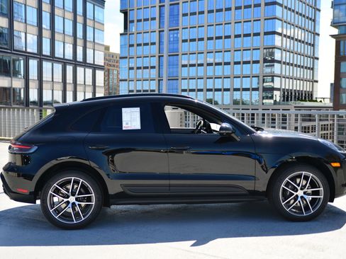 Certified 2026 Porsche Macan image 8