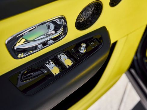 Used 2022 Rolls-Royce Cullinan Black Badge w/ Dark Exterior Package image 37