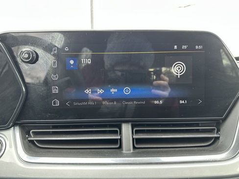 Used 2025 Chevrolet Trax LT image 13