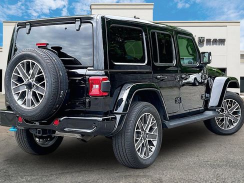 Used 2023 Jeep Wrangler Unlimited Sahara AWD/4WD image 2