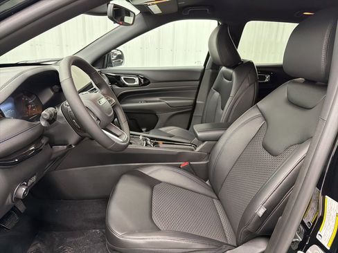 New 2026 Jeep Compass Latitude image 13